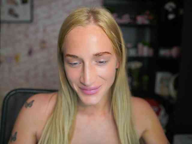 NicoletteShea01 webcam