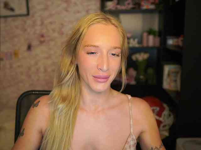 NicoletteShea01 webcam