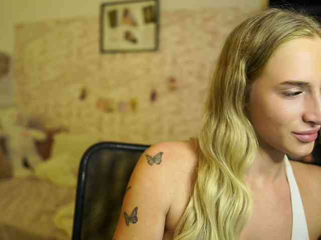 NicoletteShea01 webcam