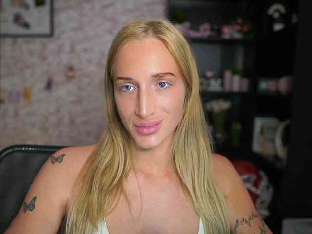 NicoletteShea01 webcam