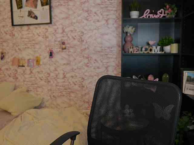 NicoletteShea01 webcam
