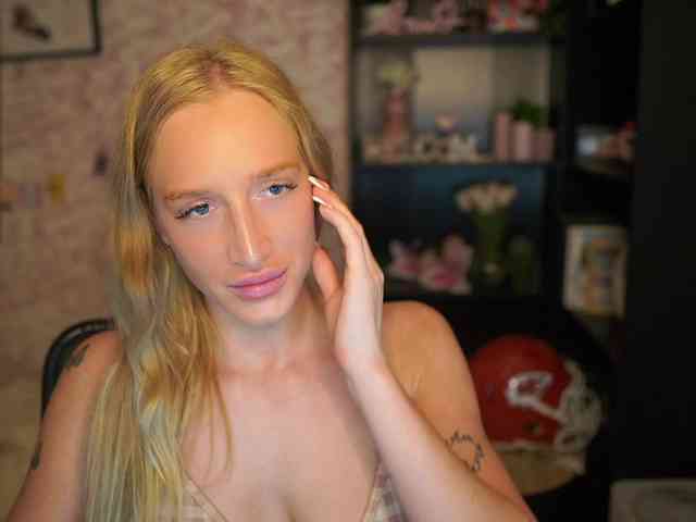 NicoletteShea01 webcam