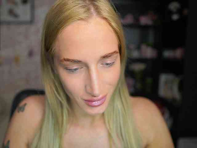 NicoletteShea01 webcam