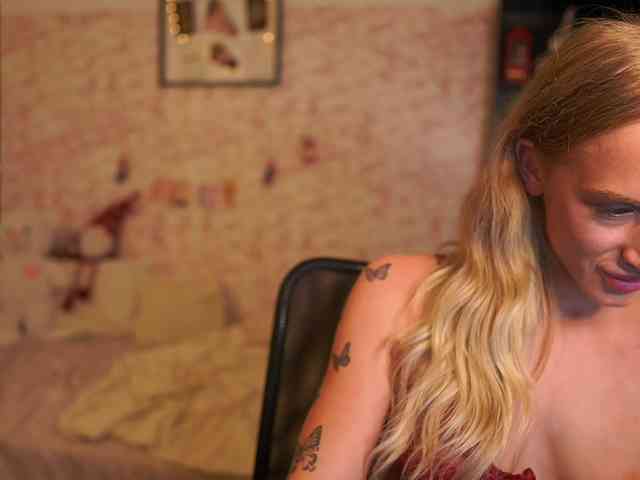 NicoletteShea01 webcam