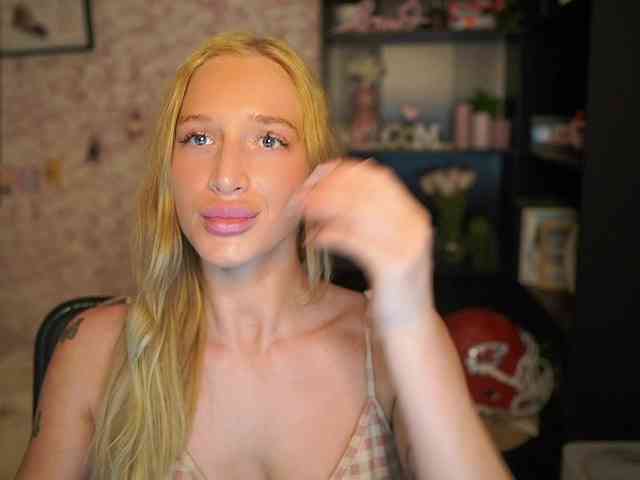 NicoletteShea01 webcam