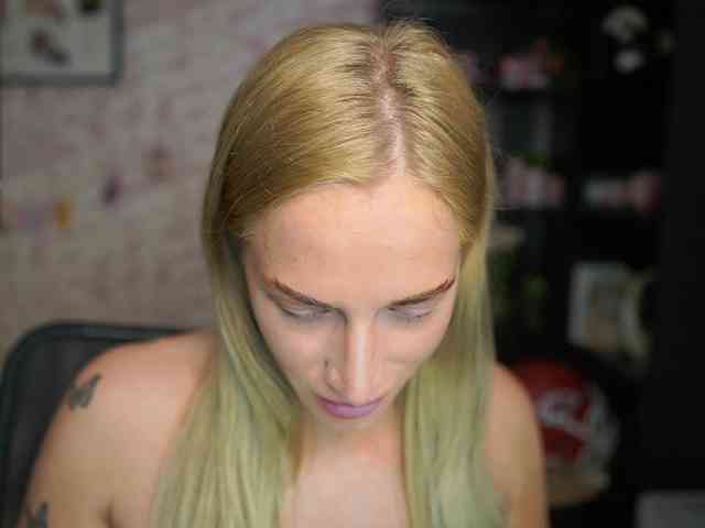 NicoletteShea01 webcam