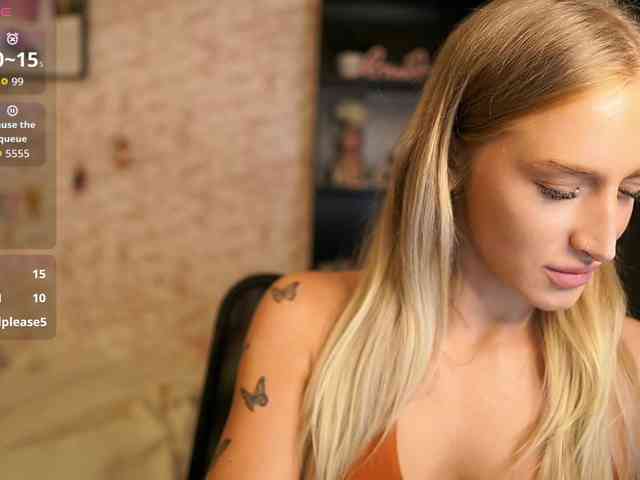 NicoletteShea01 webcam
