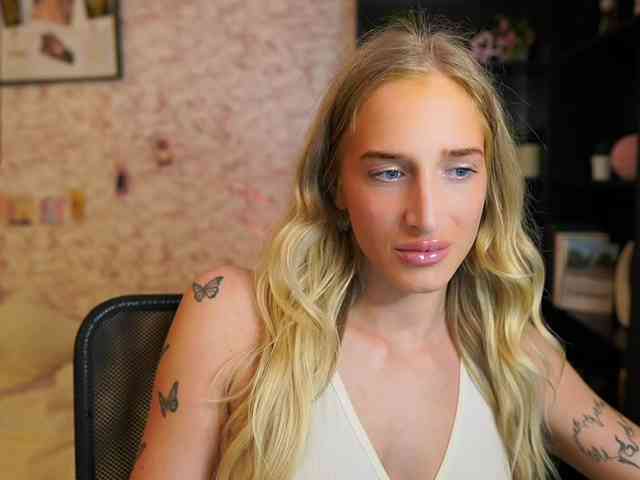 NicoletteShea01 webcam