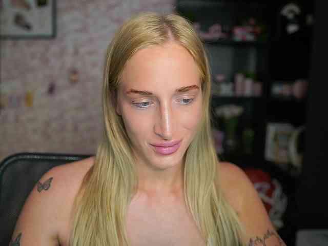 NicoletteShea01 webcam