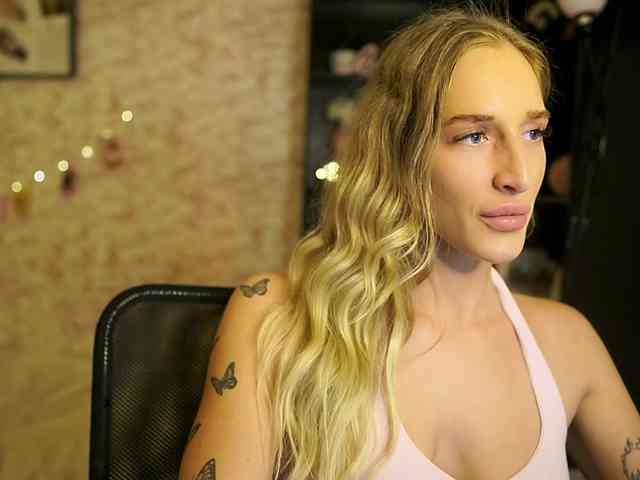 NicoletteShea01 webcam