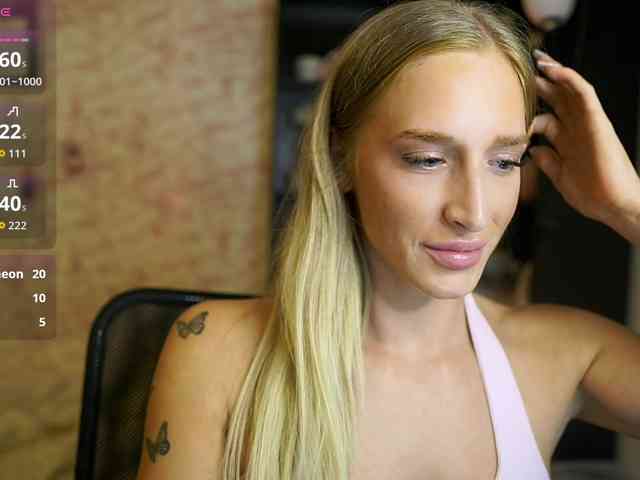 NicoletteShea01 webcam