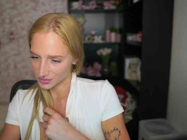 NicoletteShea01 webcam