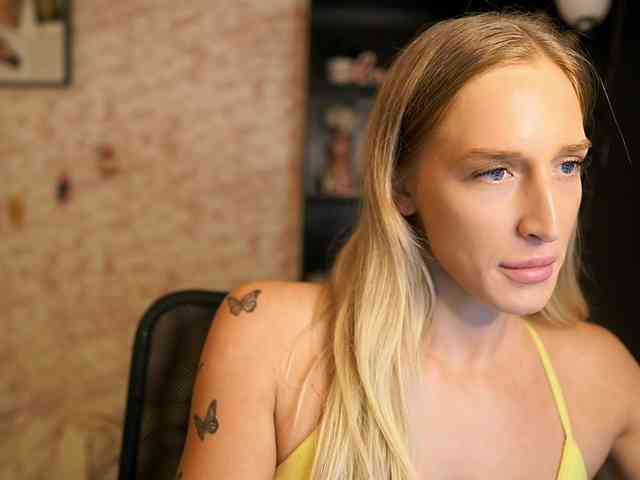 NicoletteShea01 webcam