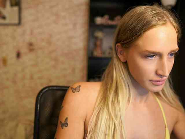 NicoletteShea01 webcam