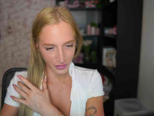 NicoletteShea01 webcam
