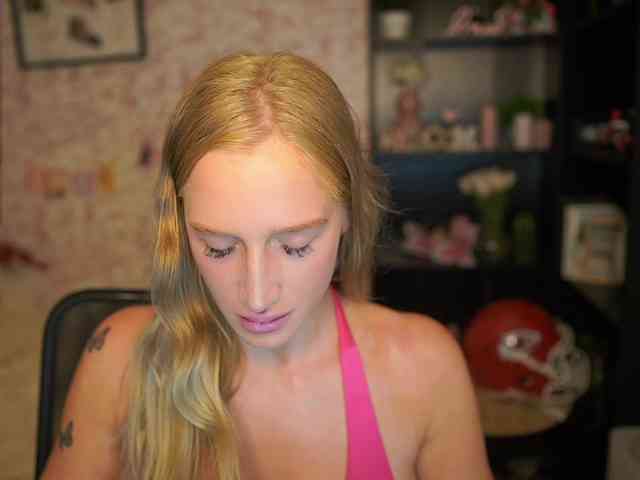 NicoletteShea01 webcam