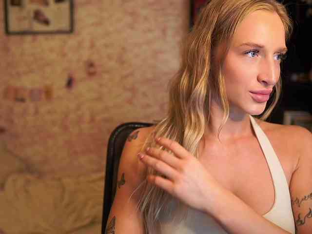 NicoletteShea01 webcam