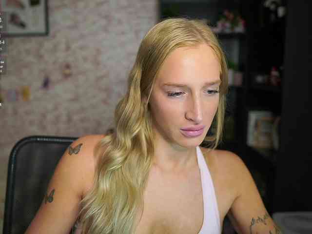 NicoletteShea01 webcam