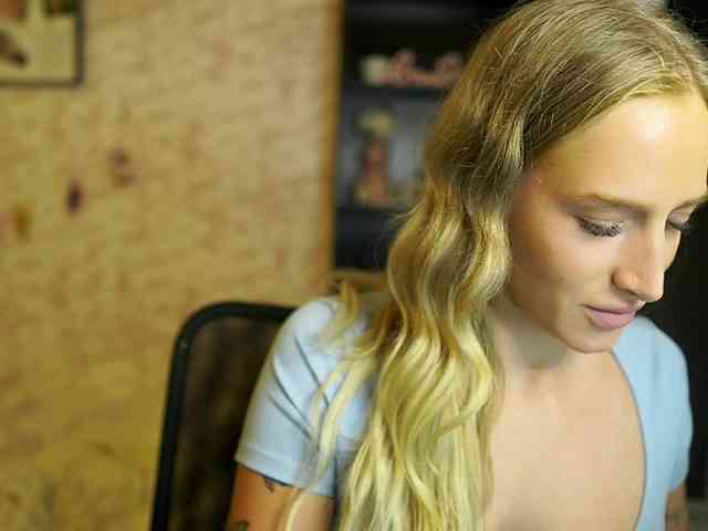 NicoletteShea01 webcam