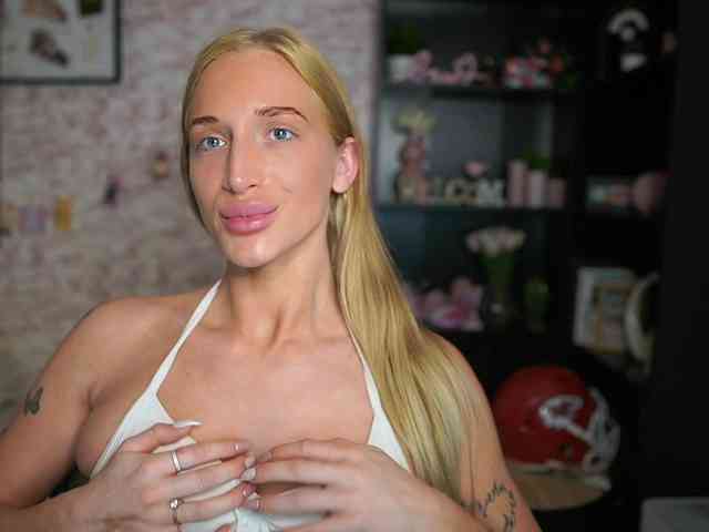 NicoletteShea01 webcam