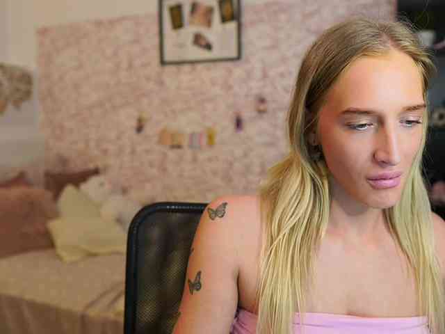 NicoletteShea01 webcam