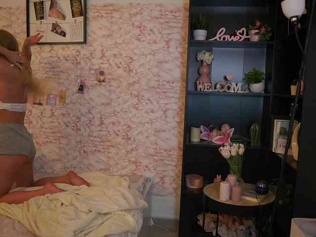 NicoletteShea01 webcam