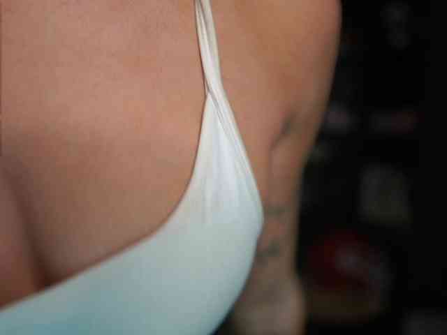 NicoletteShea01 webcam