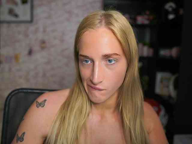 NicoletteShea01 webcam