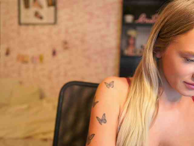 NicoletteShea01 webcam