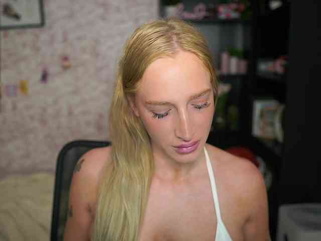 NicoletteShea01 webcam