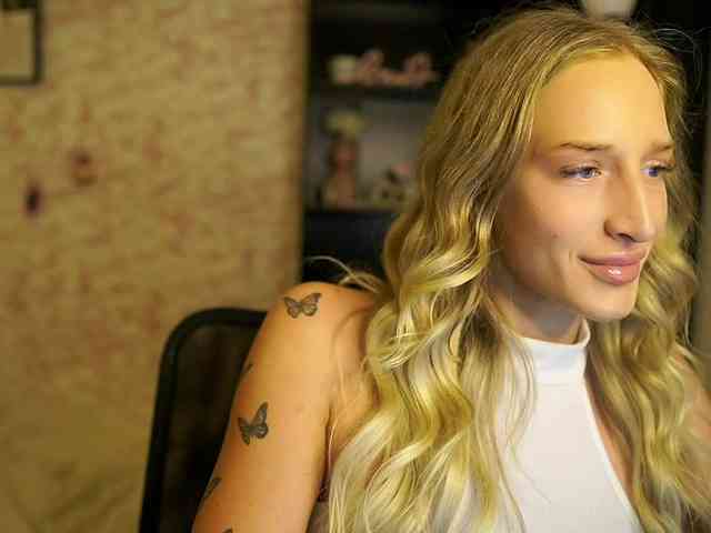 NicoletteShea01 webcam