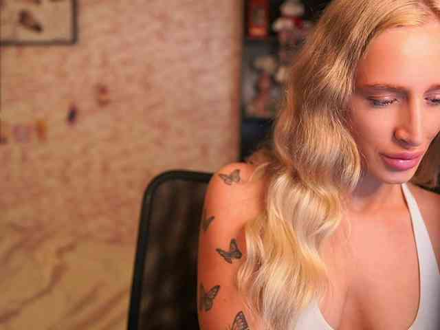 NicoletteShea01 webcam