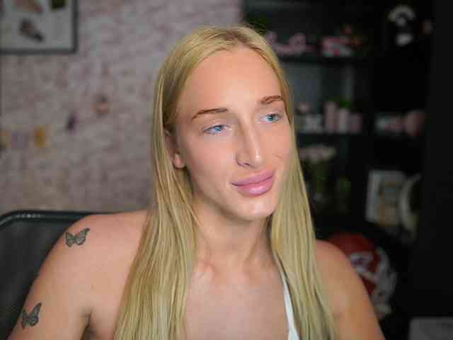 NicoletteShea01 webcam