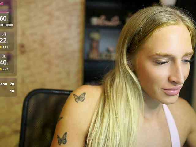 NicoletteShea01 webcam