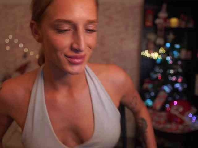 NicoletteShea01 webcam