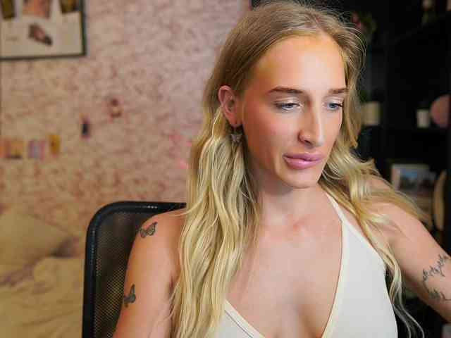NicoletteShea01 webcam