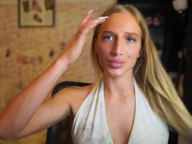 NicoletteShea01 webcam