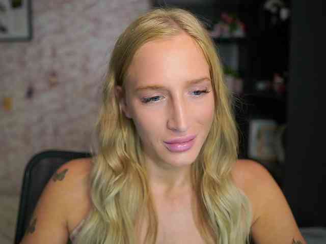 NicoletteShea01 webcam