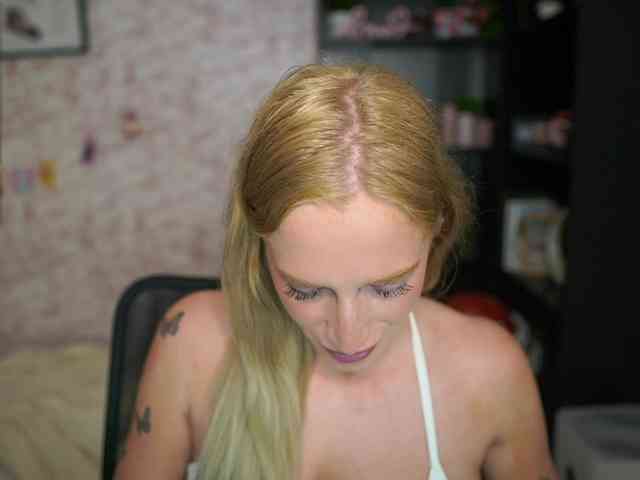 NicoletteShea01 webcam