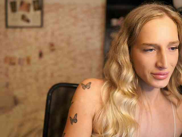 NicoletteShea01 webcam
