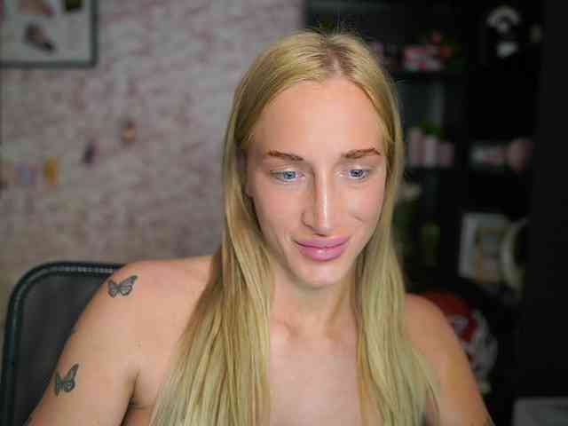 NicoletteShea01 webcam