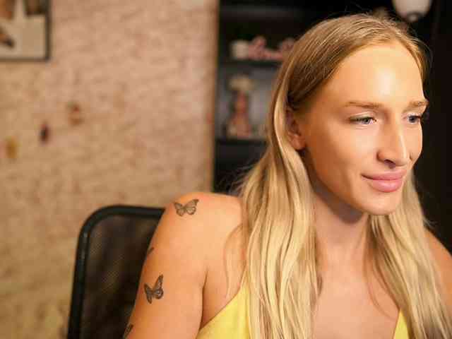 NicoletteShea01 webcam