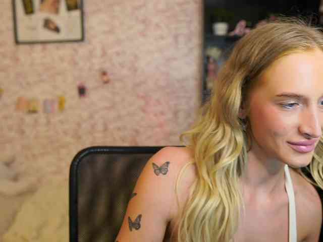 NicoletteShea01 webcam