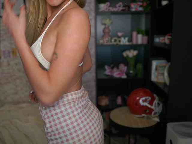 NicoletteShea01 webcam