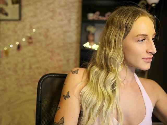 NicoletteShea01 webcam