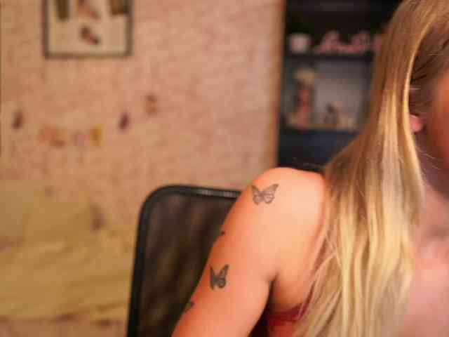 NicoletteShea01 webcam