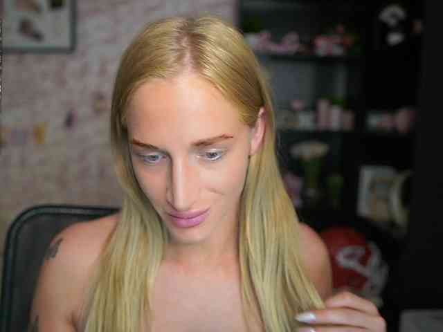 NicoletteShea01 webcam