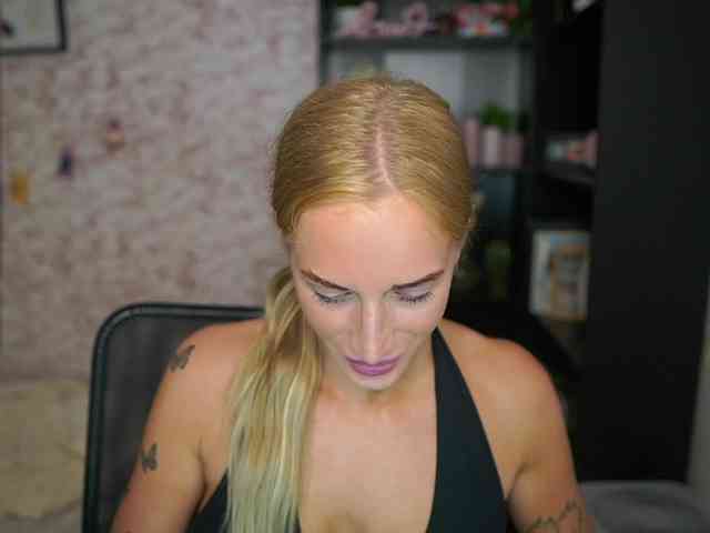 NicoletteShea01 webcam