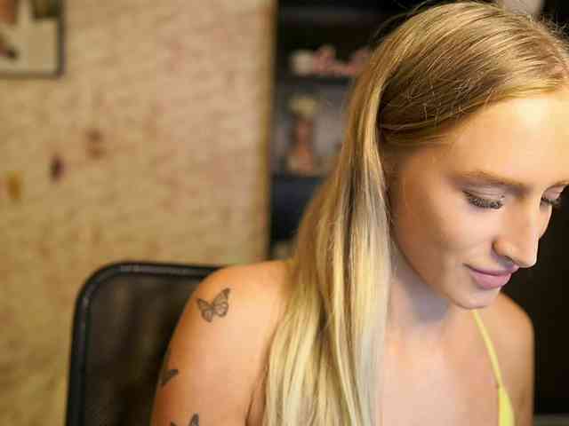 NicoletteShea01 webcam