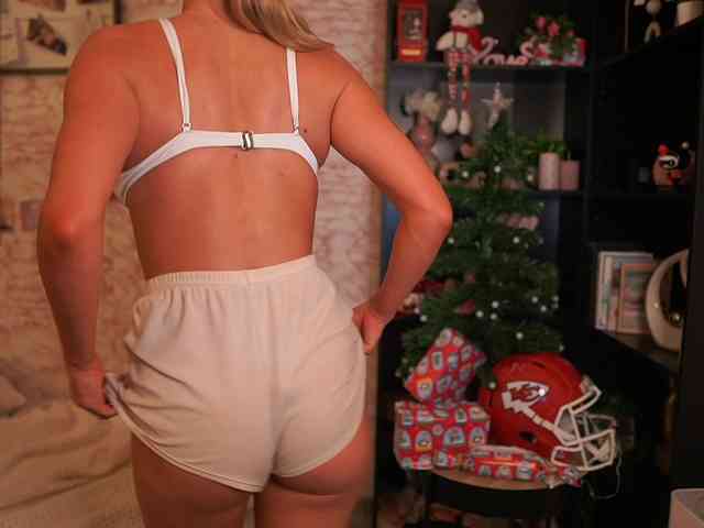 NicoletteShea01 webcam